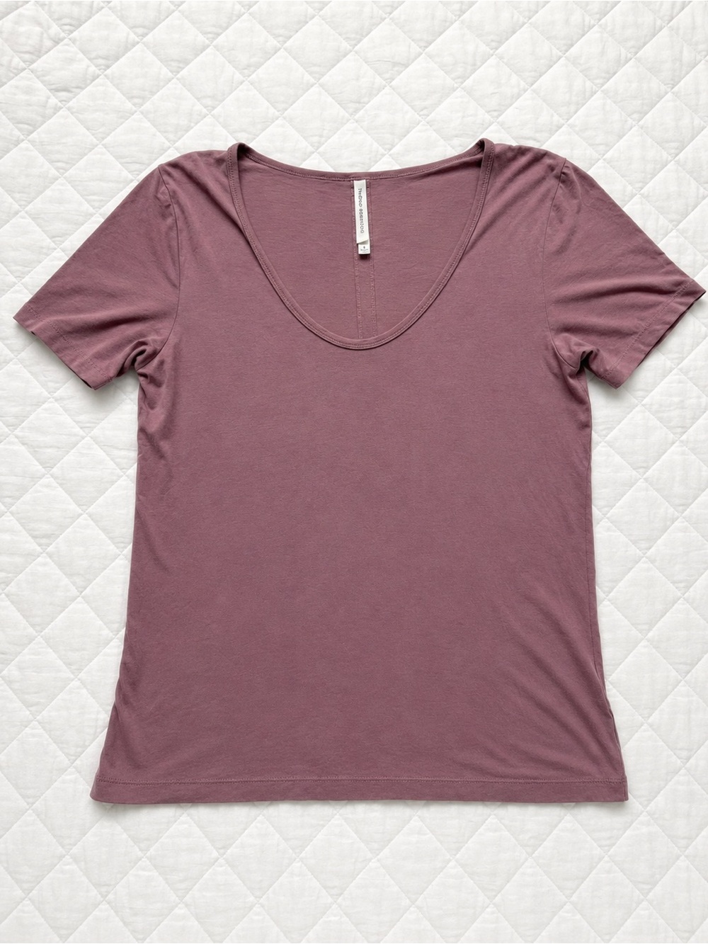Aritzia The Group by Babaton Mauve Scoop Neck Short Sleeve Tee Size Small